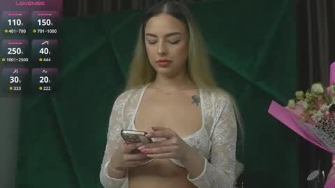 Scarlet online show from 09-19-25, 09:37