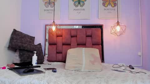 Snapshot of scarletmils chatting on 05-30-26, 01:19 scarlet online show from 05-30-26, 01:19