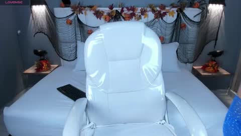 Scarlet online show from 10-26-25, 04:07