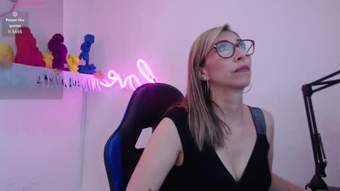 Scarlett online show from 11-08-25, 11:54