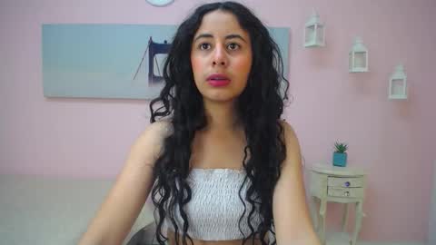 Snapshot of scarlett_clyde chatting on 01-17-26, 12:32 Scarlett online show from 01-17-26, 12:32