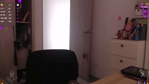 Snapshot of scarlett_diamond chatting on 02-13-26, 07:54 Scarlett Thumb up please help me 100 its important online show from 02-13-26, 07:54