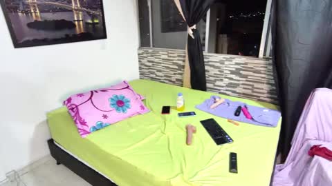 Scarlett Evans online show from 12-18-24, 03:37