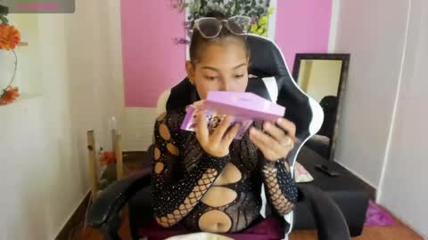 Snapshot of scarlett_lune chatting on 05-21-26, 07:10 scarlett_lune online show from 05-21-26, 07:10