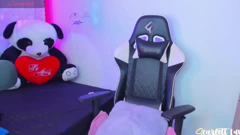 Snapshot of scarlett_luv chatting on 02-12-25, 08:16 Kim online show from 02-12-25, 08:16