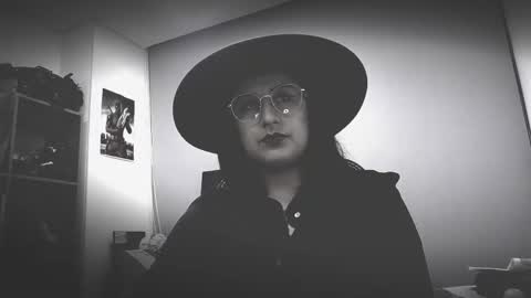 Snapshot of scarlett_sen chatting on 04-21-26, 01:28 Mistress Scarlett online show from 04-21-26, 01:28