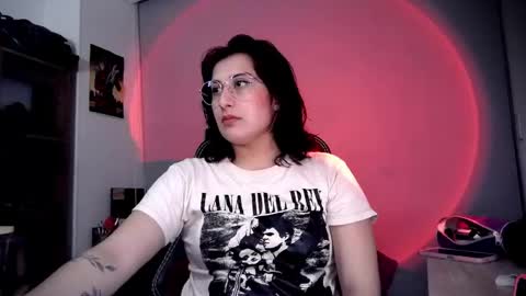 Snapshot of scarlett_sen chatting on 05-07-26, 04:34 Mistress Scarlett online show from 05-07-26, 04:34