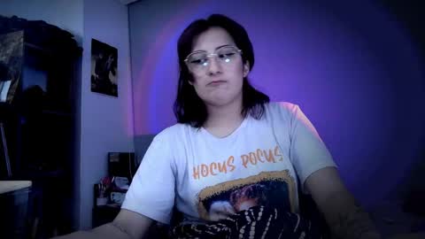 Snapshot of scarlett_sen chatting on 05-11-26, 02:56 Mistress Scarlett online show from 05-11-26, 02:56