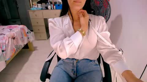 Snapshot of scarlett_sex2 chatting on 06-29-26, 04:41 scarlet online show from 06-29-26, 04:41