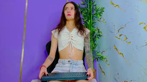 Snapshot of scarlettjones_x chatting on 09-17-25, 12:45 Scarlet online show from 09-17-25, 12:45