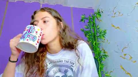 Snapshot of scarlettjones_x chatting on 09-27-25, 02:16 Scarlet online show from 09-27-25, 02:16