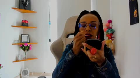 Snapshot of scarlettmalbec chatting on 01-12-25, 01:16 Scarlett online show from 01-12-25, 01:16