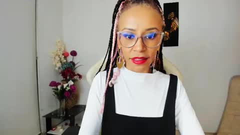 Snapshot of scarlettmalbec chatting on 02-14-25, 12:19 Scarlett online show from 02-14-25, 12:19