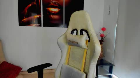 Snapshot of scarlettmalbec chatting on 10-24-25, 09:00 Scarlett online show from 10-24-25, 09:00