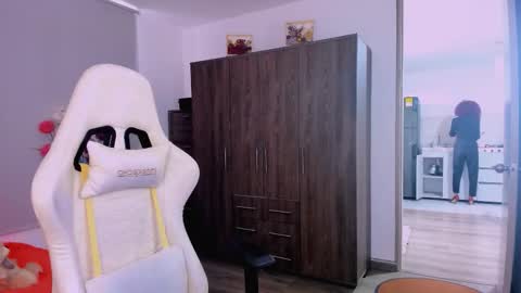 Snapshot of scarlettmalbec chatting on 02-09-26, 09:19 Scarlett online show from 02-09-26, 09:19