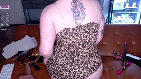 Snapshot of scarlettredff chatting on 05-10-26, 04:06 ScarlettredFF online show from 05-10-26, 04:06