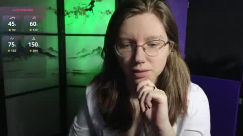 Snapshot of scarlettsrose chatting on 06-10-26, 02:49 Scarlett online show from 06-10-26, 02:49