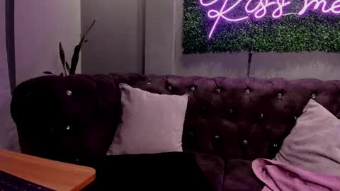 Scarlet online show from 10-30-25, 01:34