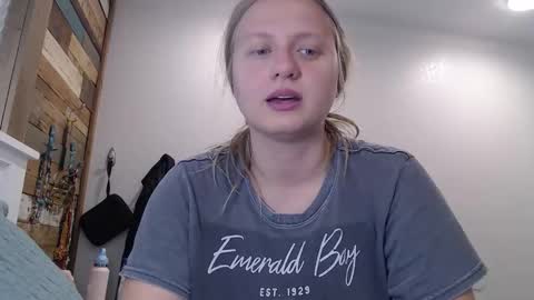 Snapshot of scartit chatting on 04-19-26, 06:43 ScarTit Bernhard online show from 04-19-26, 06:43