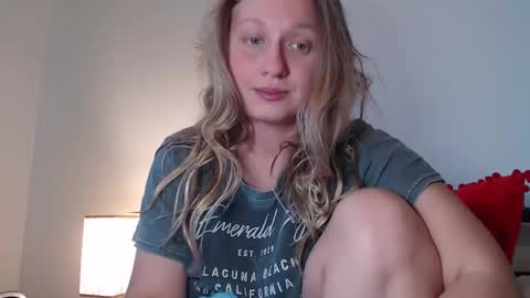 Snapshot of scartit chatting on 05-03-26, 07:53 ScarTit Bernhard online show from 05-03-26, 07:53
