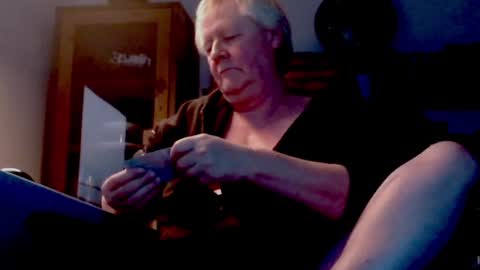 Snapshot of schnatter66 chatting on 12-13-24, 03:32 Thomas online show from 12-13-24, 03:32