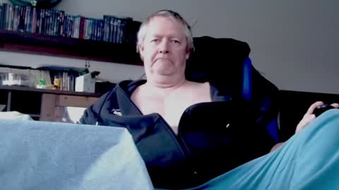 Snapshot of schnatter66 chatting on 12-23-24, 09:38 Thomas online show from 12-23-24, 09:38