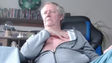 Snapshot of schnatter66 chatting on 12-27-24, 09:39 Thomas online show from 12-27-24, 09:39