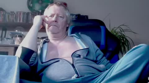 Snapshot of schnatter66 chatting on 01-02-25, 09:22 Thomas online show from 01-02-25, 09:22