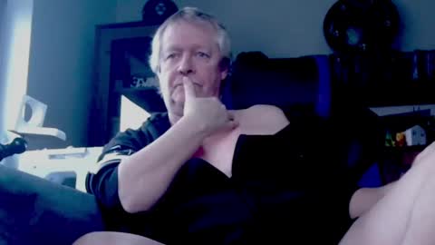 Snapshot of schnatter66 chatting on 02-09-25, 04:07 Thomas online show from 02-09-25, 04:07