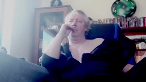 Snapshot of schnatter66 chatting on 02-17-25, 09:24 Thomas online show from 02-17-25, 09:24