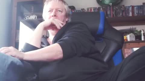 Snapshot of schnatter66 chatting on 03-01-25, 09:07 Thomas online show from 03-01-25, 09:07