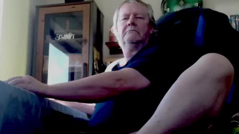 Snapshot of schnatter66 chatting on 03-02-25, 01:49 Thomas online show from 03-02-25, 01:49