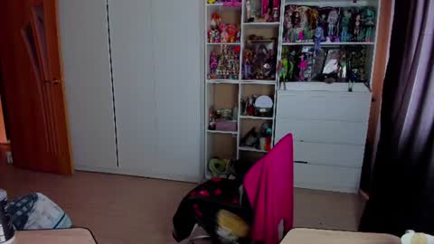 Snapshot of school_love chatting on 06-22-26, 08:11 Rina online show from 06-22-26, 08:11