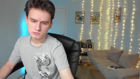 Snapshot of scooby_r chatting on 12-28-24, 08:48 Thomas brunette and Alex blond online show from 12-28-24, 08:48