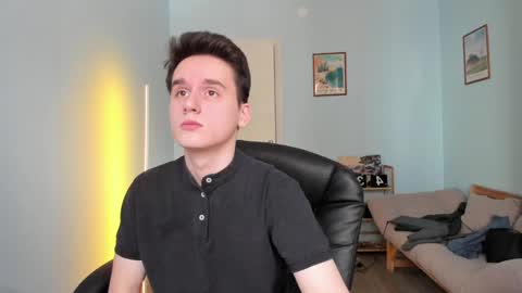 Snapshot of scooby_r chatting on 02-06-25, 12:26 Thomas brunette and Alex blond online show from 02-06-25, 12:26