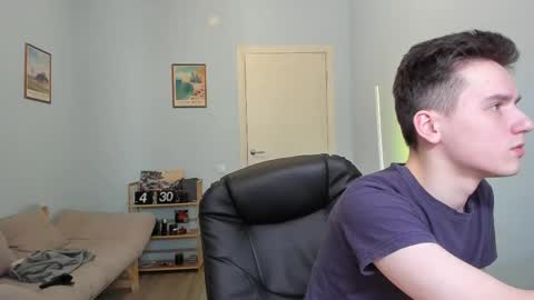 Snapshot of scooby_r chatting on 02-27-25, 08:17 Thomas brunette and Alex blond online show from 02-27-25, 08:17