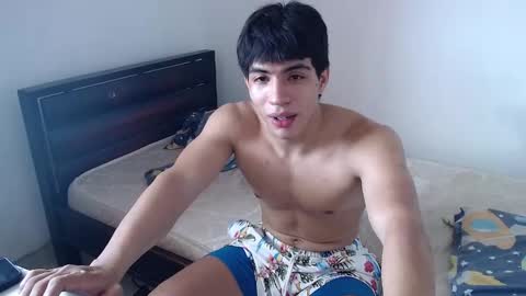 Snapshot of scoot2115 chatting on 10-26-25, 05:52 scoot2115 online show from 10-26-25, 05:52