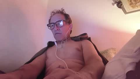 Snapshot of scotchwhieskie chatting on 05-10-26, 10:15 scotchwhieskie online show from 05-10-26, 10:15