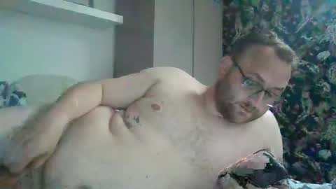 Snapshot of scousegay4 chatting on 09-10-25, 04:29 StraightScouse online show from 09-10-25, 04:29