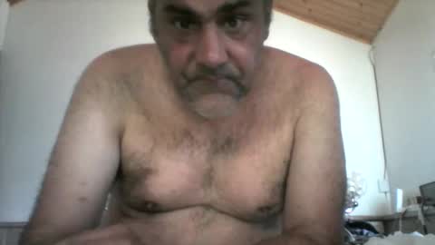 Snapshot of scubi007 chatting on 09-29-25, 11:37 scubi007 online show from 09-29-25, 11:37