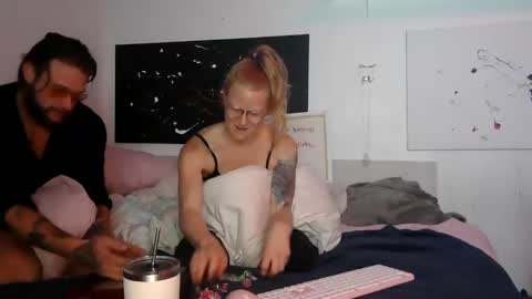 Snapshot of sdicky_unicorns chatting on 09-22-25, 06:26 Sdicky Unicorns online show from 09-22-25, 06:26