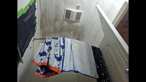 Snapshot of sdraftt45 chatting on 09-24-25, 05:44 Arin online show from 09-24-25, 05:44