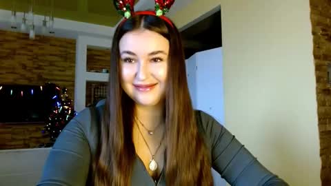 Snapshot of sea_cocktail chatting on 12-16-25, 07:57 Elizabeth online show from 12-16-25, 07:57