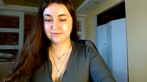 Snapshot of sea_cocktail chatting on 02-12-26, 07:03 Elizabeth online show from 02-12-26, 07:03