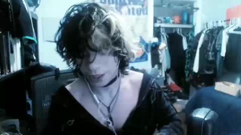 Snapshot of sebas4cruz4 chatting on 03-19-26, 12:47 Moxie online show from 03-19-26, 12:47