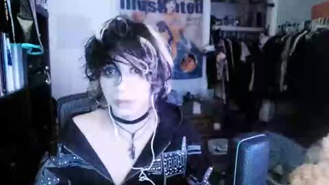 Snapshot of sebas4cruz4 chatting on 03-25-26, 02:17 Moxie online show from 03-25-26, 02:17