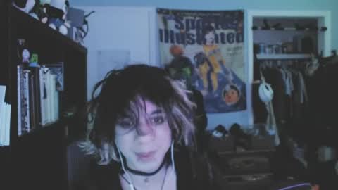 Snapshot of sebas4cruz4 chatting on 06-22-26, 11:46 Moxie online show from 06-22-26, 11:46