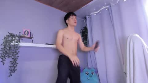 Snapshot of sebas_rosse chatting on 05-21-26, 04:47 sebastian online show from 05-21-26, 04:47