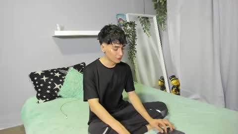 Snapshot of sebas_rosse chatting on 06-09-26, 11:27 sebastian online show from 06-09-26, 11:27