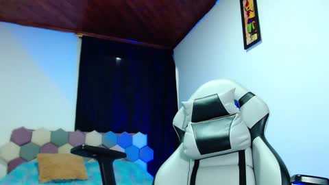 Snapshot of sebastian_025 chatting on 12-19-24, 05:29 Sebastian online show from 12-19-24, 05:29